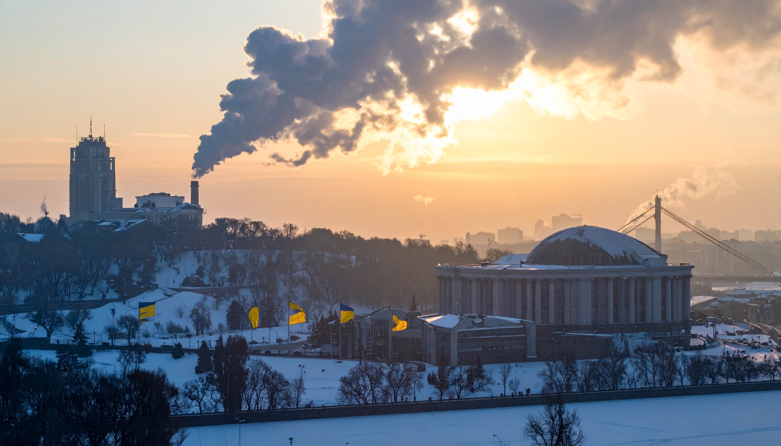 ウクライナの世論調査で ザルジニー駐英大使が決選でゼレンスキーに大差勝ち