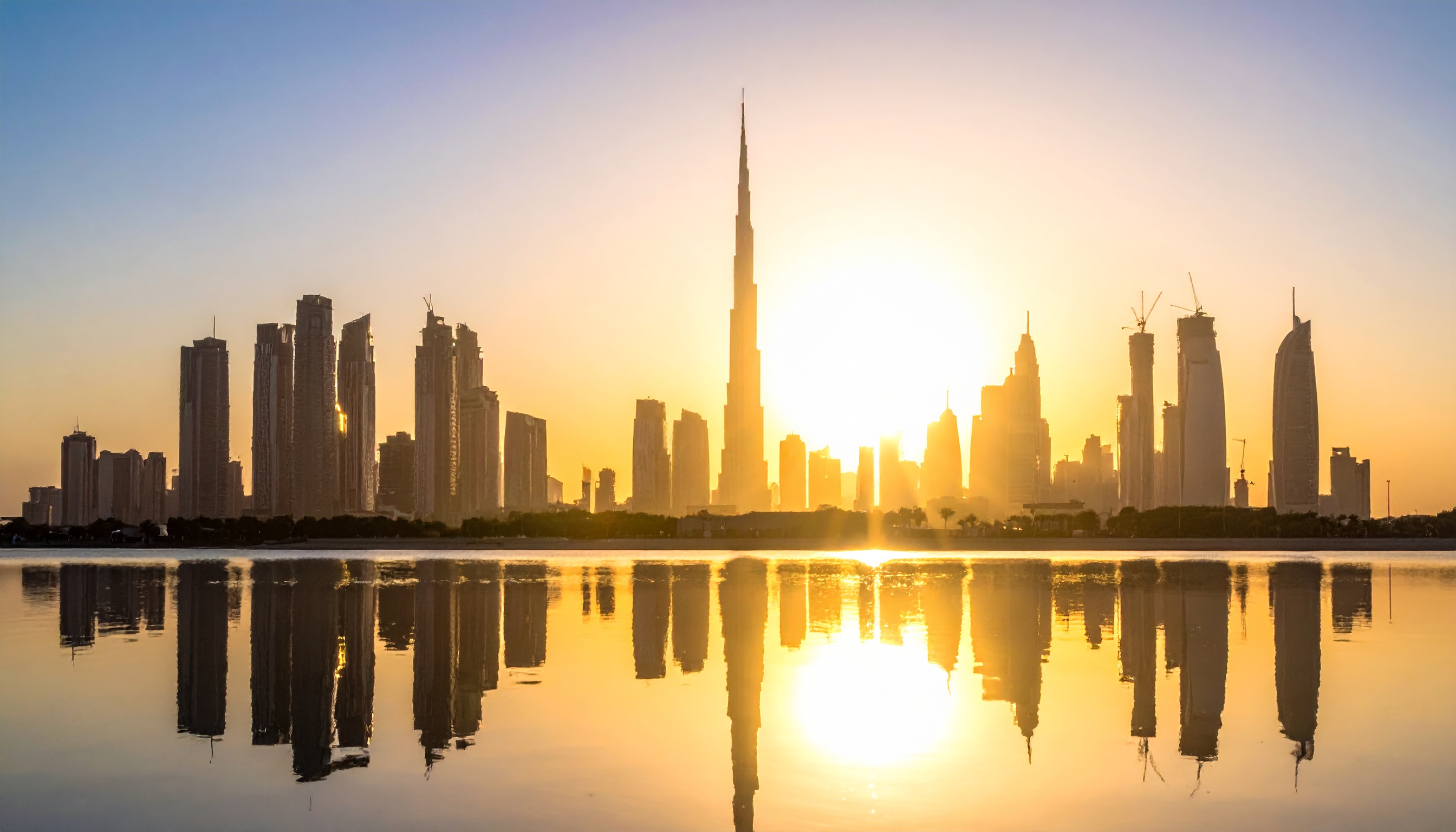 赤沢経産相 サウジアラビア・UAE訪問、インフラ・AI投資拡大へ