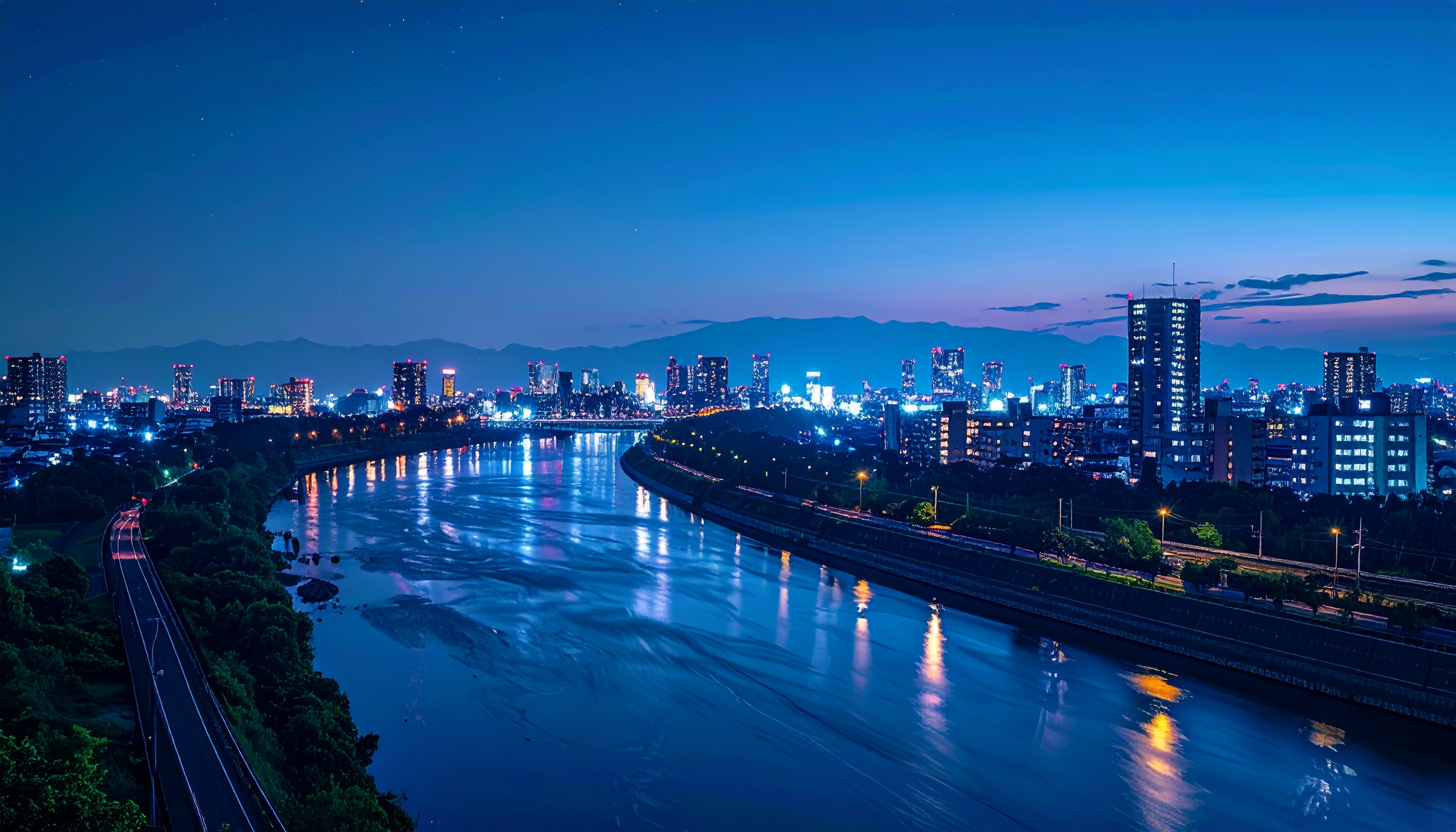 群馬県前橋市長選 辞職後 小川晶氏が再選確実 ラブホ面会問題を乗り越え実務評価