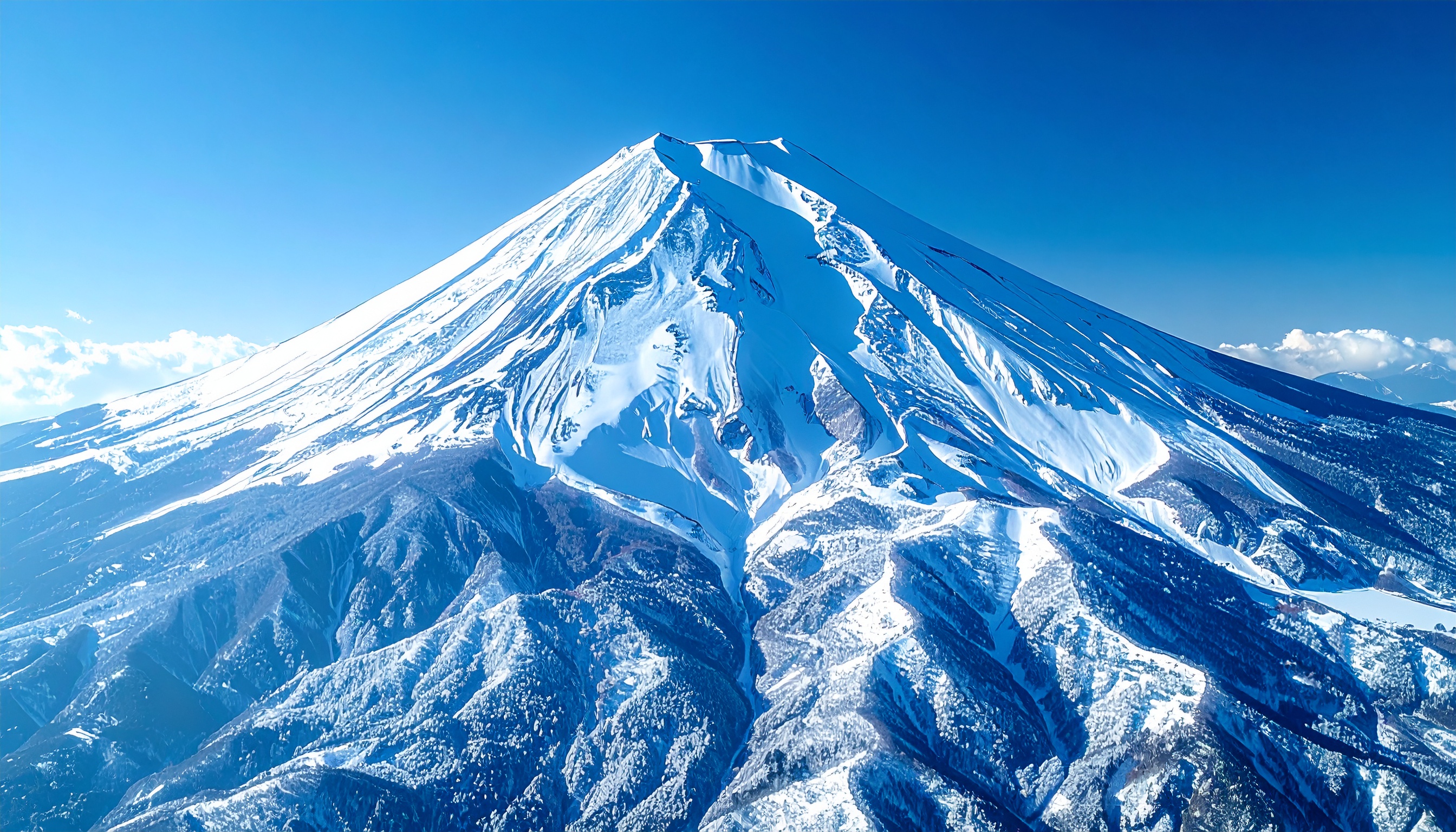 閉山中の富士山 静岡県富士宮市富士宮口新7合目で外国人2人滑落、1人重体