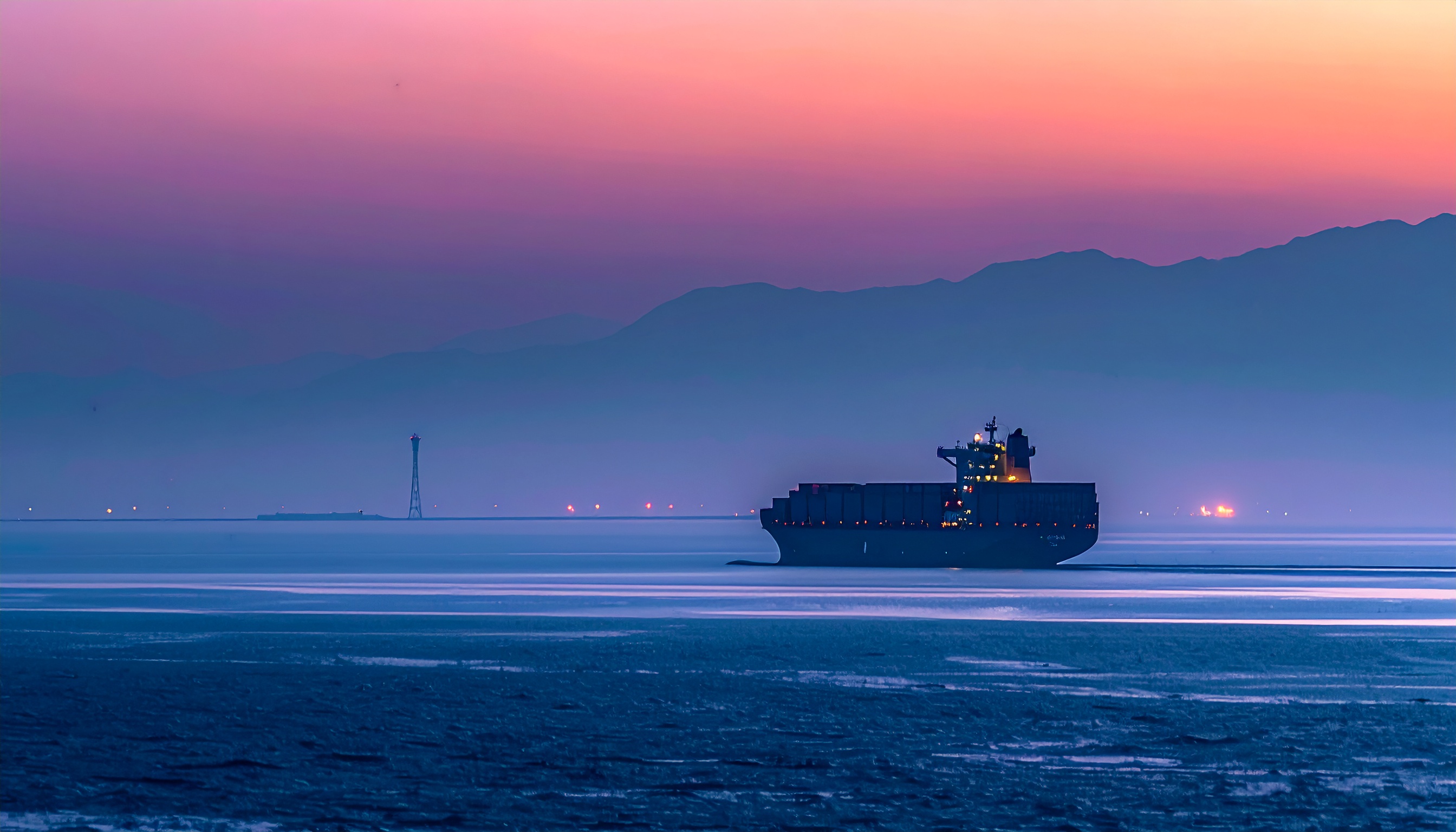 イラン周辺のペルシャ湾・ホルムズ海峡で、商船がAIS表示を中国人に偽装