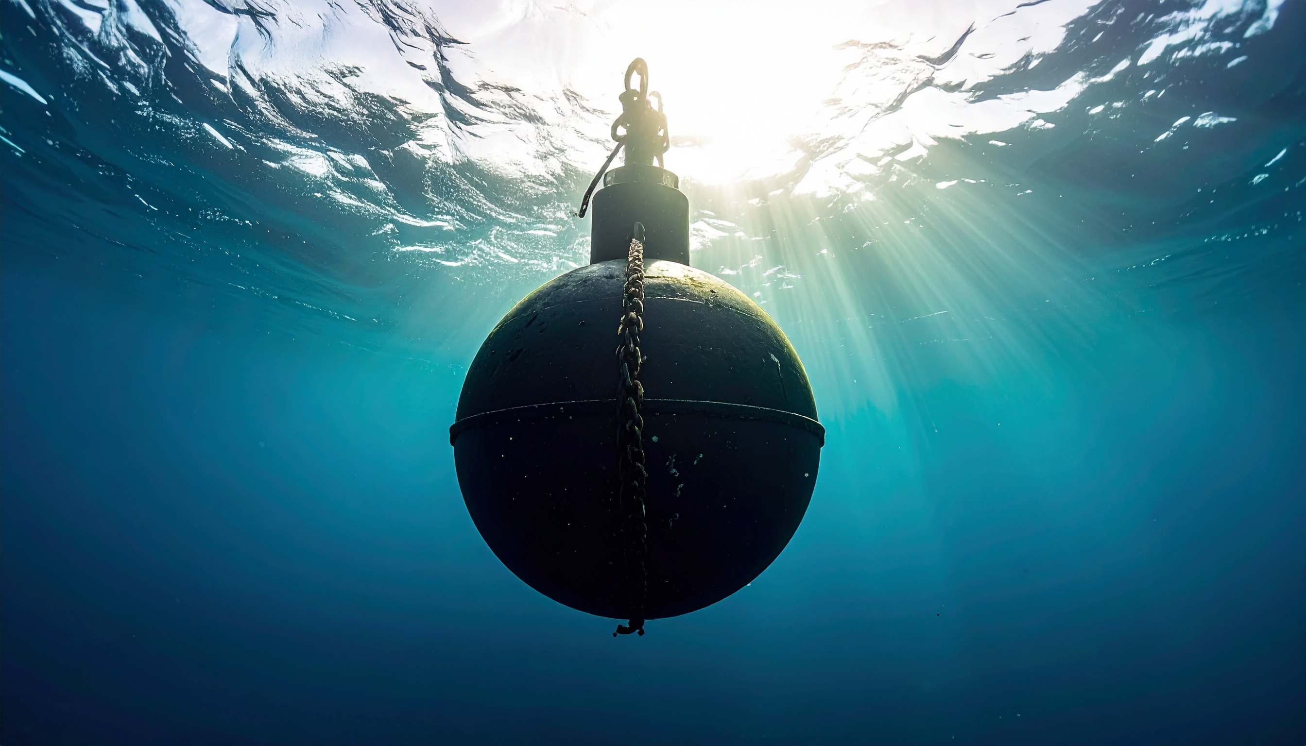 イラン、ホルムズ海峡に十数個の機雷敷設 商船再開遠のく