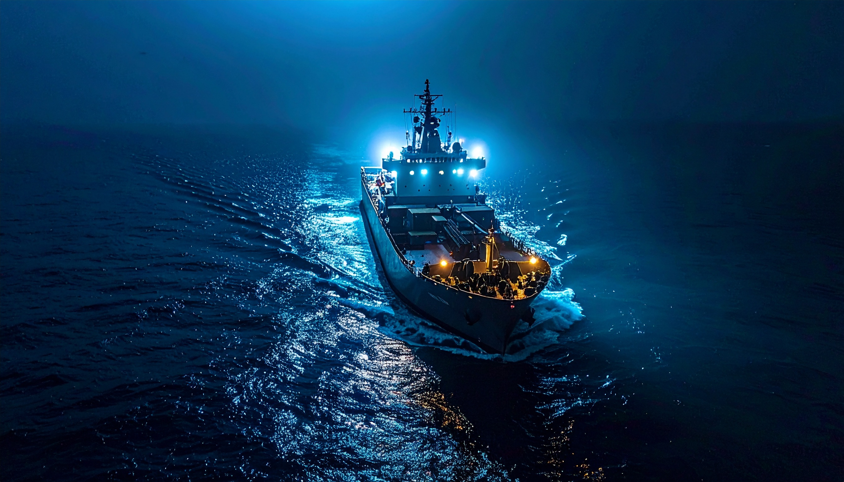 米軍がオマーン湾でイラン貨物船を拘束、イラン軍が対応警告