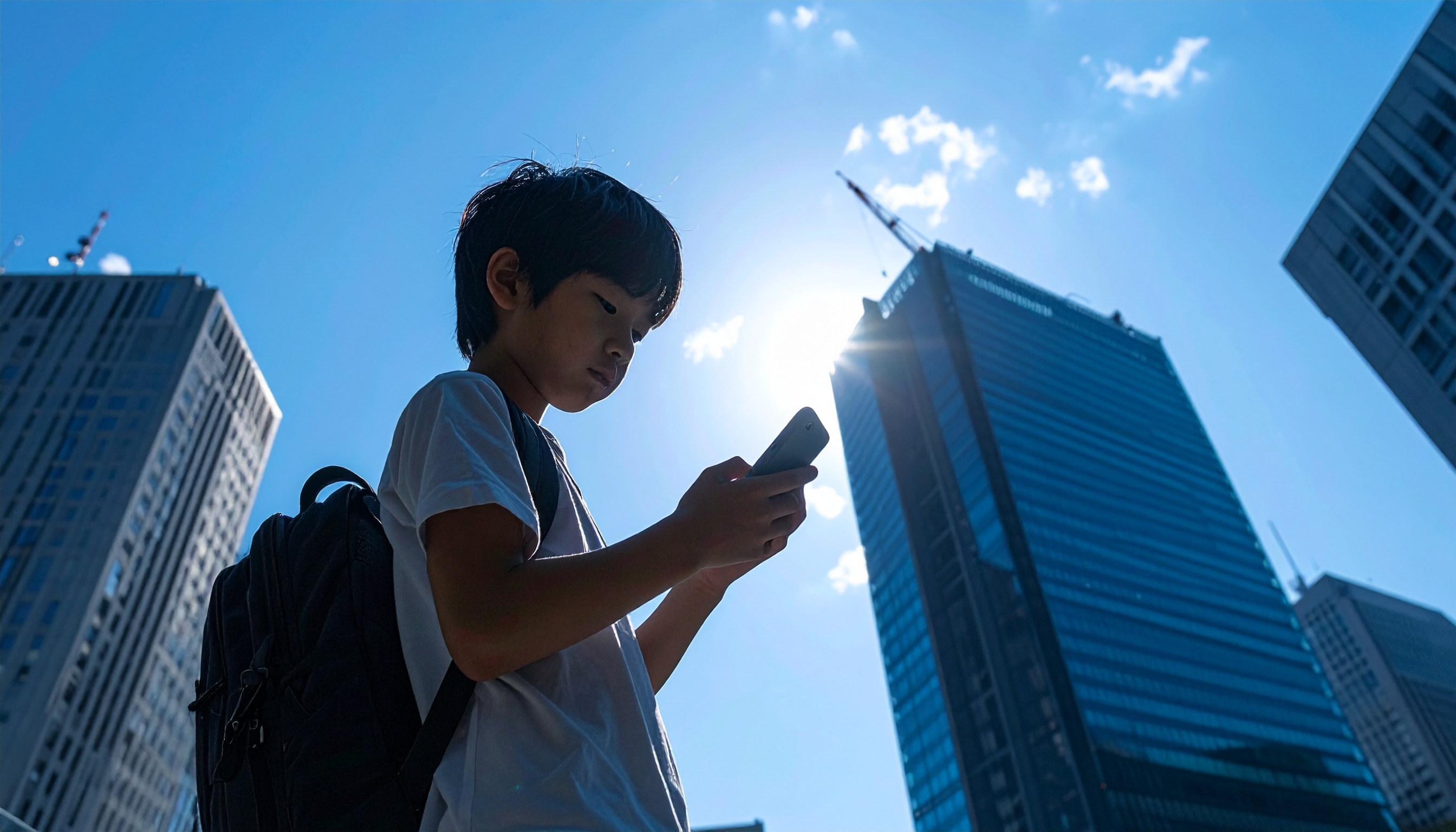 総務省有識者会議 SNSに年齢確認厳格化と利用制限案