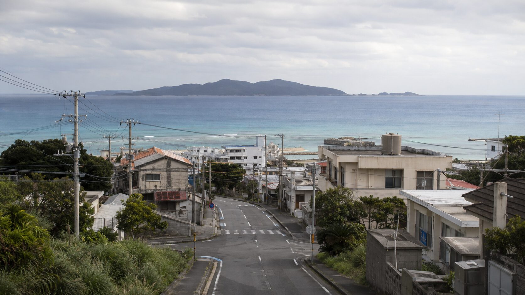 沖縄本島近海で地震 鹿児島県奄美南部は震度5強、津波なし